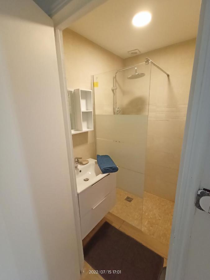 T2 Renove En Rdc Avec Cour, Intra Muros Avignon Exterior photo